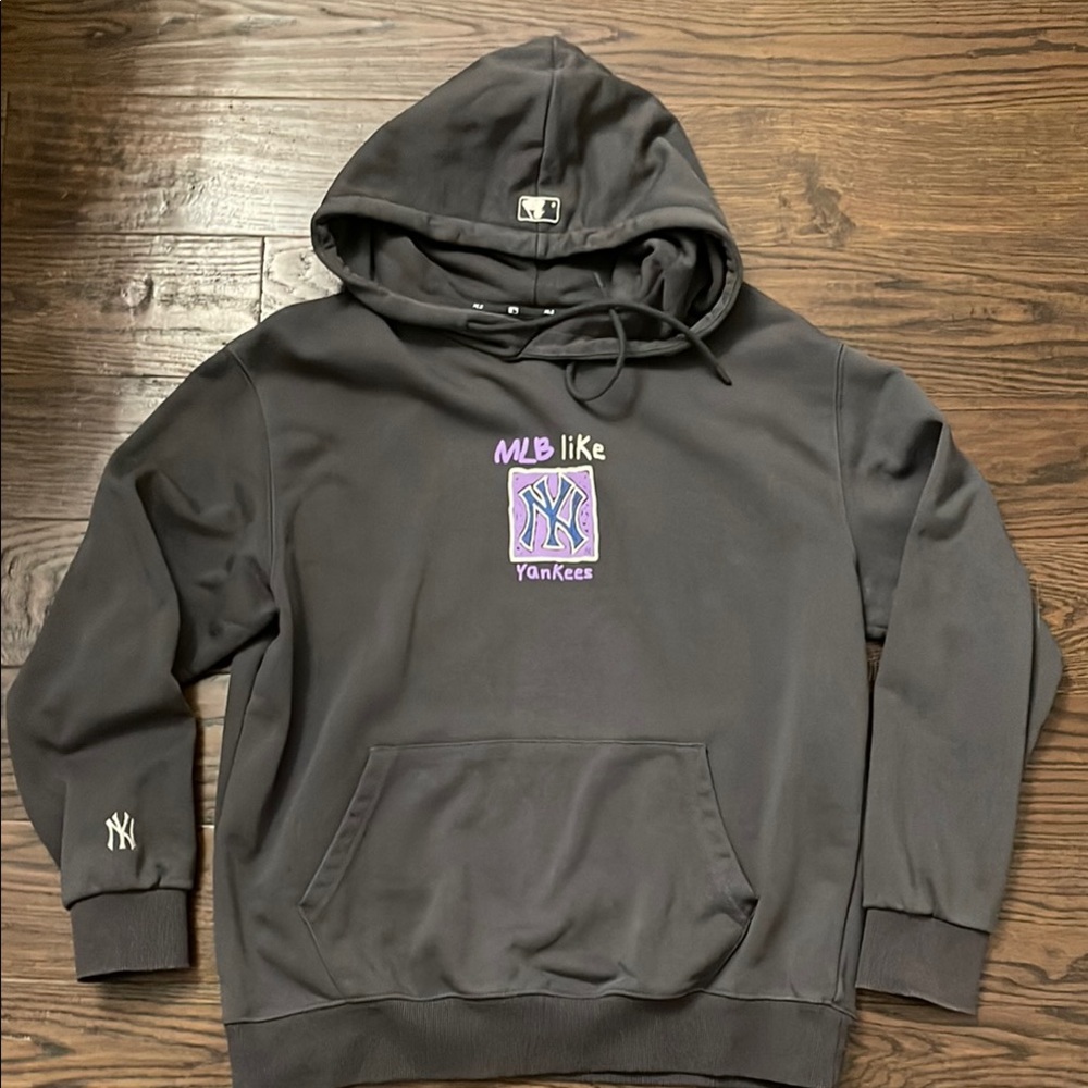 Gray MLB Yankees Hoodie for woman